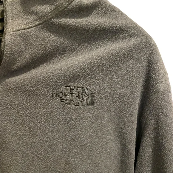 The North Face Men's Medium Long Sleeve 1/4 Zip Pullover Fleece Gray Top 1/4 zip - Picture 3 of 5